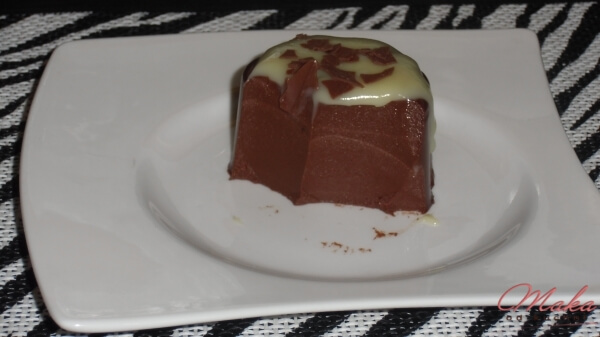 Pudding czekoladowy z sosem kokosowym
